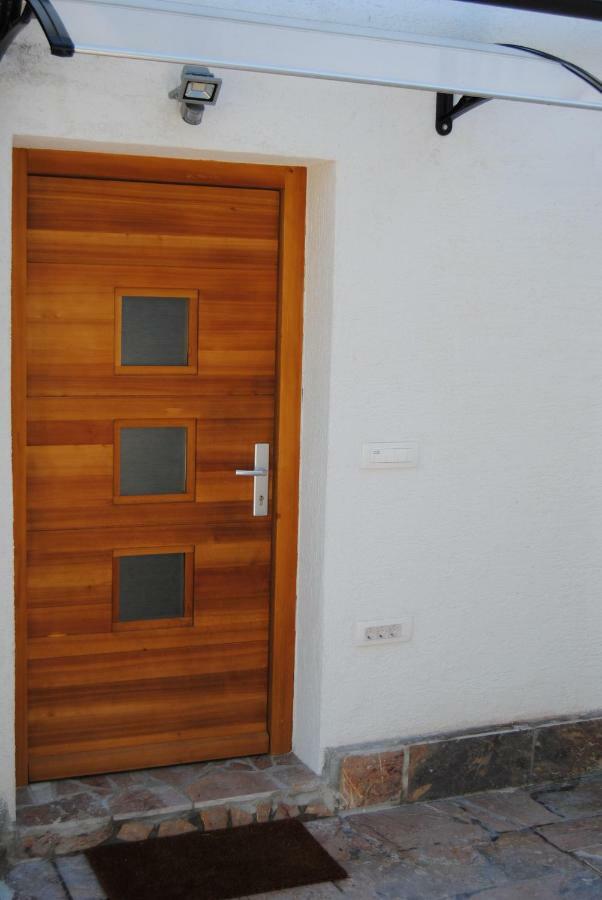 Apartment With Free Parking 卢布尔雅那 外观 照片